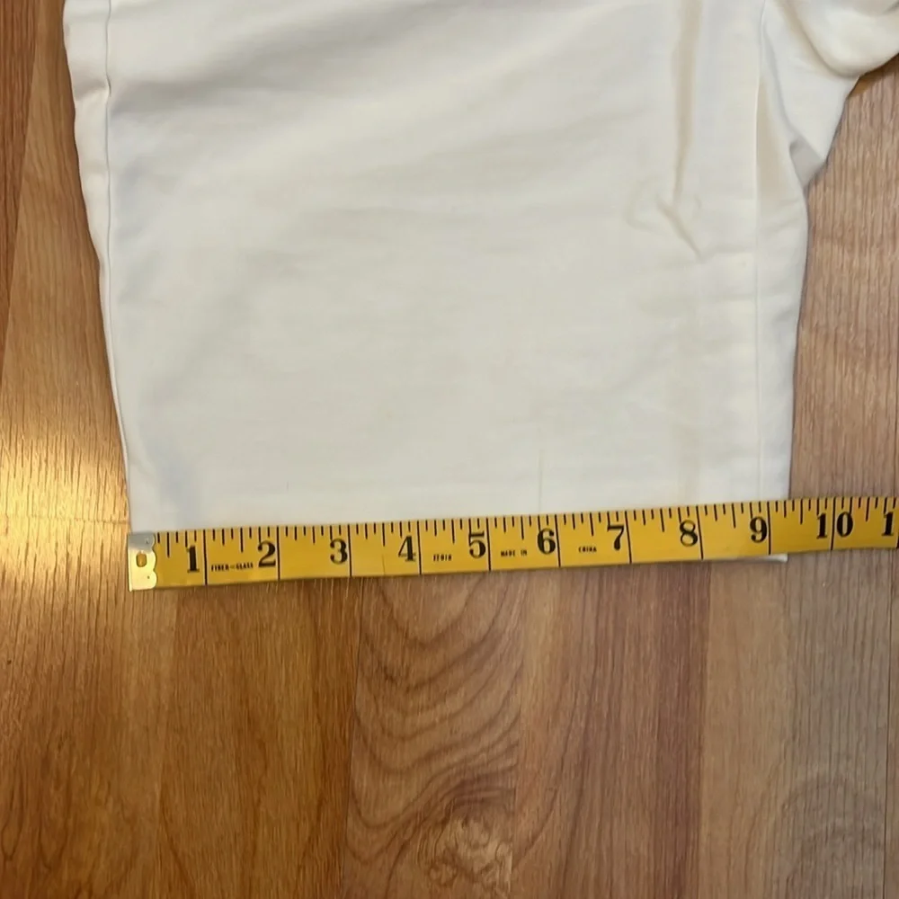 Calvin Klein 9” Bermuda shorts white cotton sz 2 functional back pockets